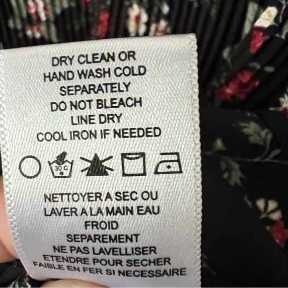 PLEIONE Anthropologie Size Medium Black Floral Top Blouse - Picture 8 of 10